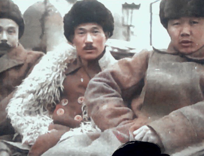 컬러로 복원한 최운산, 최진동 장군 사진